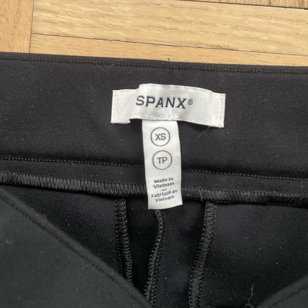 Spanx Ponte Kick Flare Pant, Classic Black, Regular length, XS - Picture 3 of 3